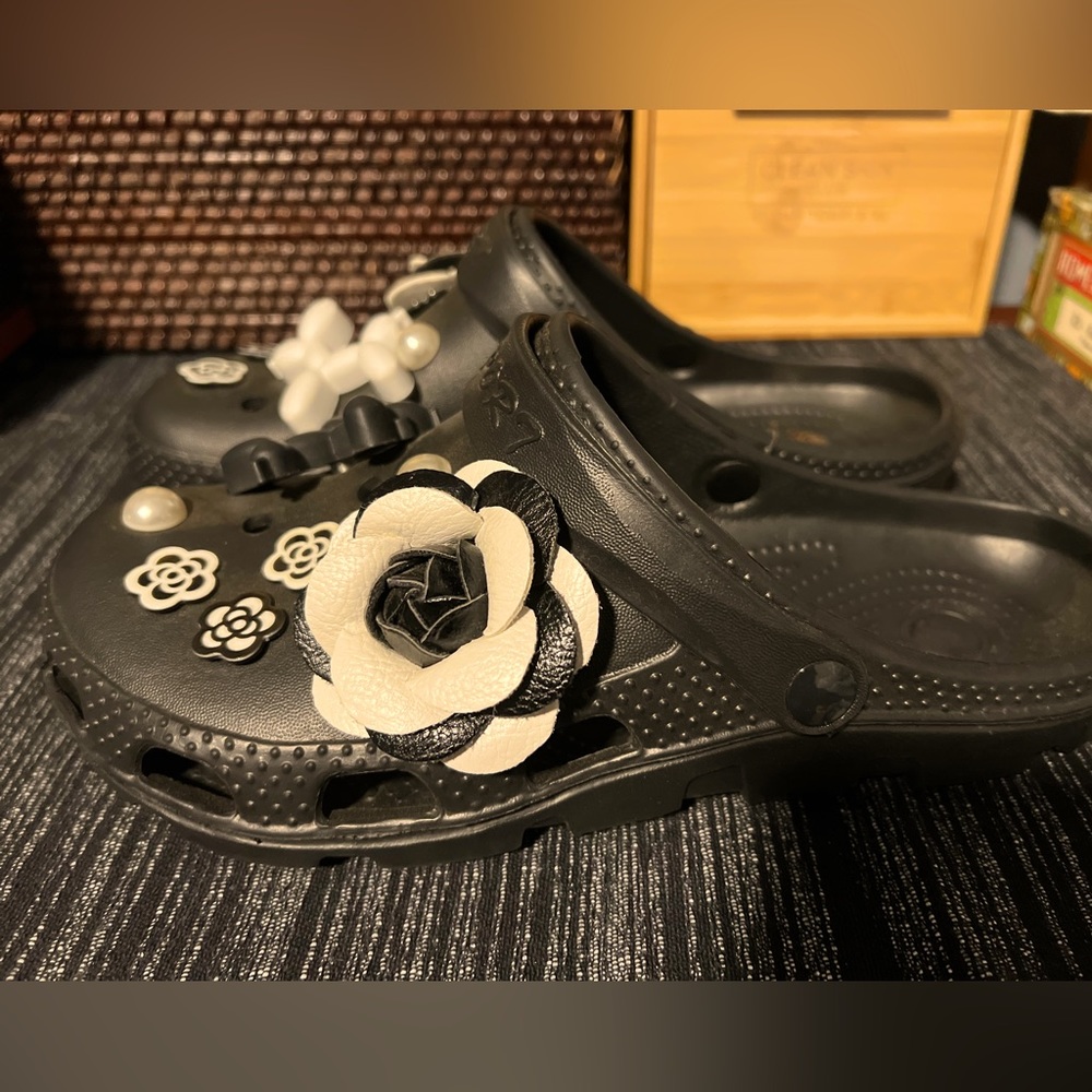 Not Crocs but inspired to be like Crocs! Size 9-10